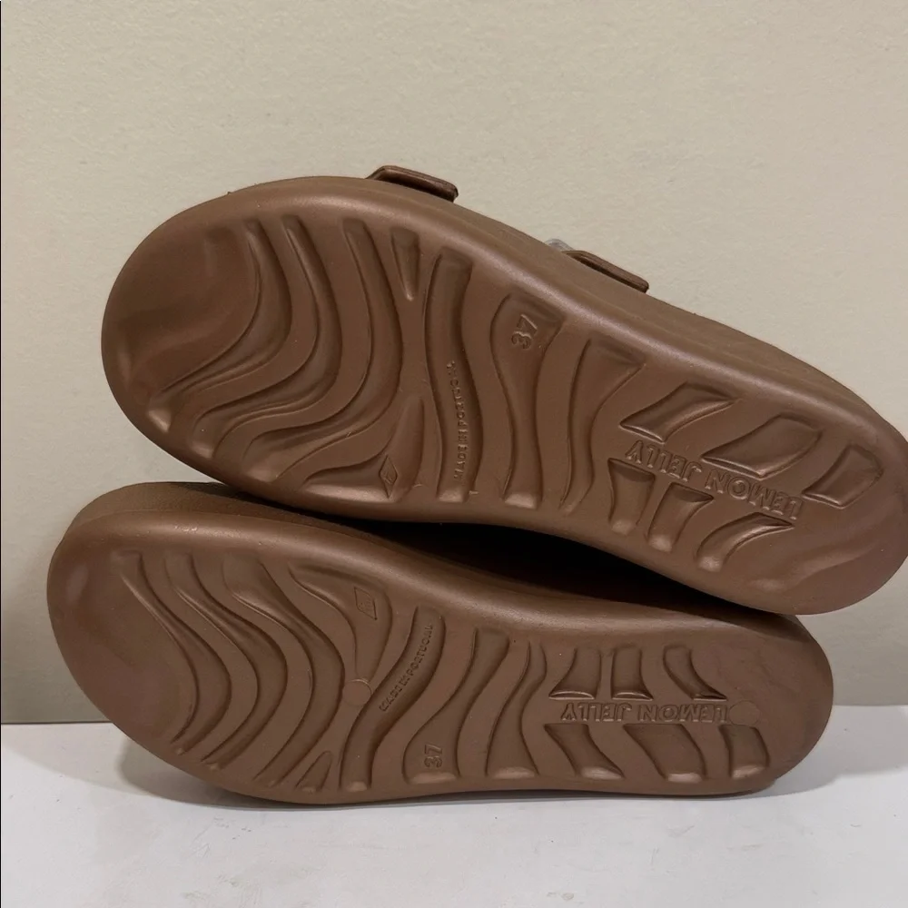 NWT - Lemon Jelly Vegan Fenix Bronze 2” Platform Sandals (sz US 6 or Euro 37)